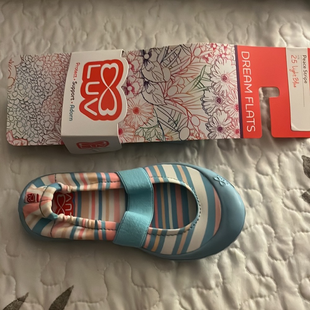 1/$10 or 2/$15 LUV DREAM FLATS Blue Stripe Euro size 25 (8.5-9)